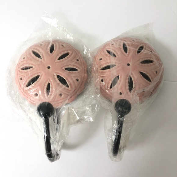 NEW Sand Dollar Nautical Ceramic Hooks Pink - Picture 1 of 6
